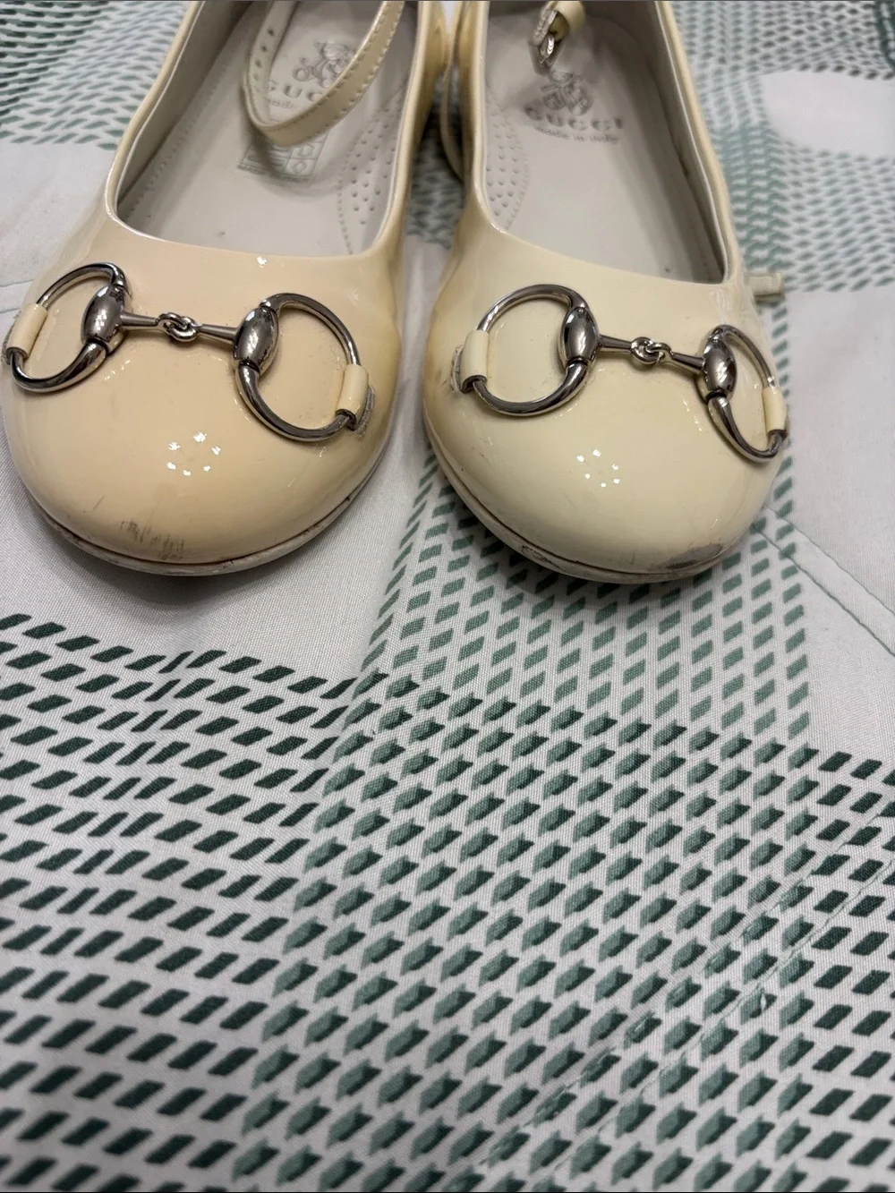 Gucci Cream Patent Leather Kids Ballet Flats with Horsebit Accent